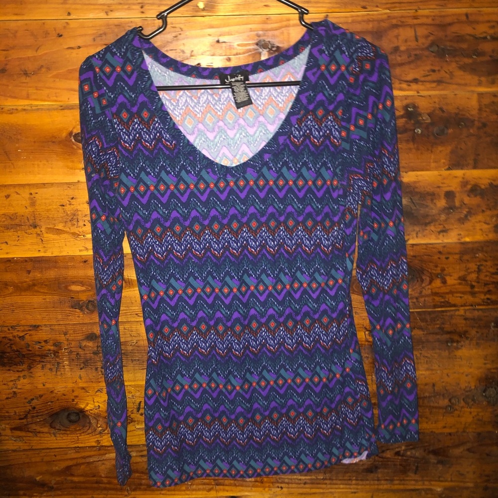 Long sleeve V neck shirt